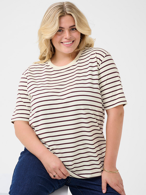 KCWINNI - Plus Size T-shirt fra Kaffe Curve