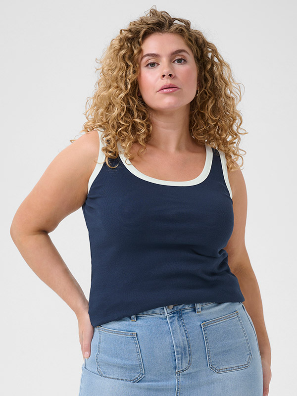 KCCARINA - Plus Size Top fra Kaffe Curve