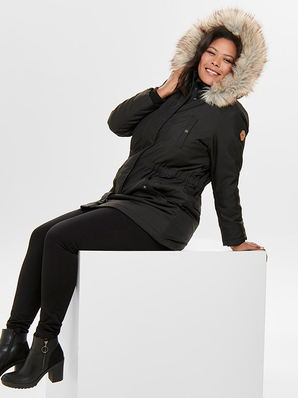 CARIRENA - Plus Size Jacket fra Only Carmakoma