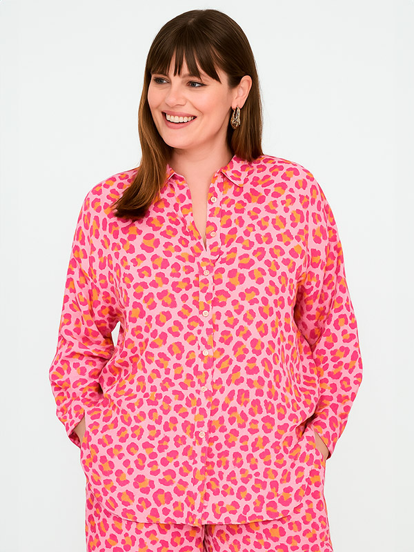 CARTHYRA - Plus Size Shirt fra Only Carmakoma