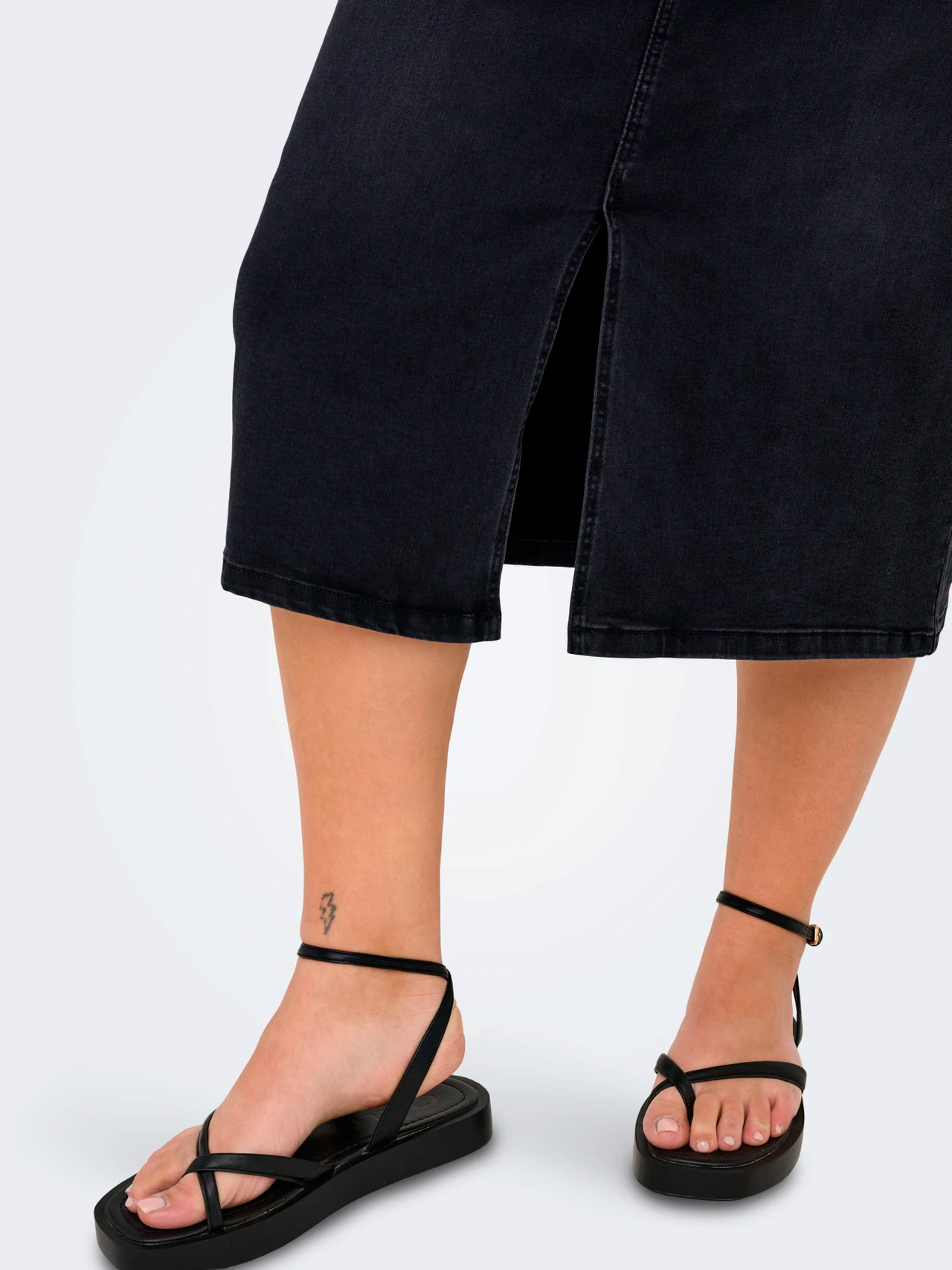 CARROSE - Plus Size Skirt fra Only Carmakoma