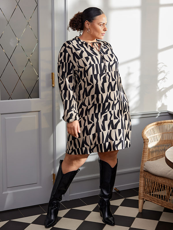 CARDIONA - Plus Size Dress fra Only Carmakoma