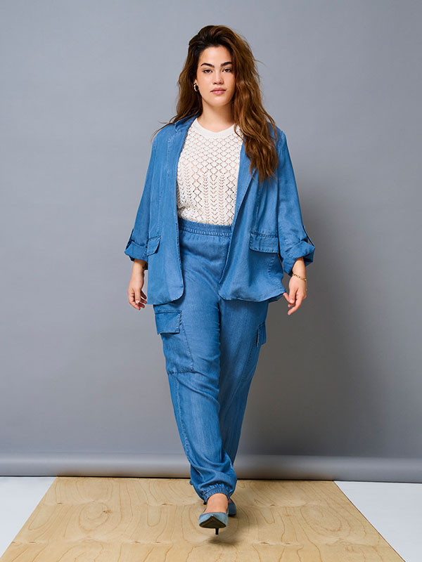CARCHARIS - Plus Size Blazer fra Only Carmakoma