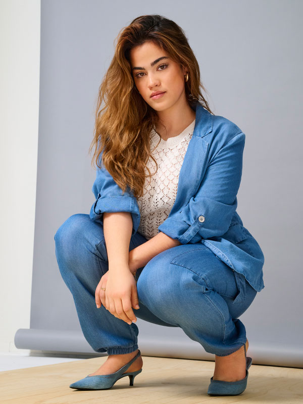 CARCHARIS - Plus Size Blazer fra Only Carmakoma