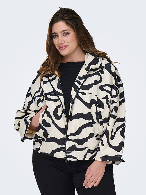 CARBETTY - Plus Size Jacket fra Only Carmakoma