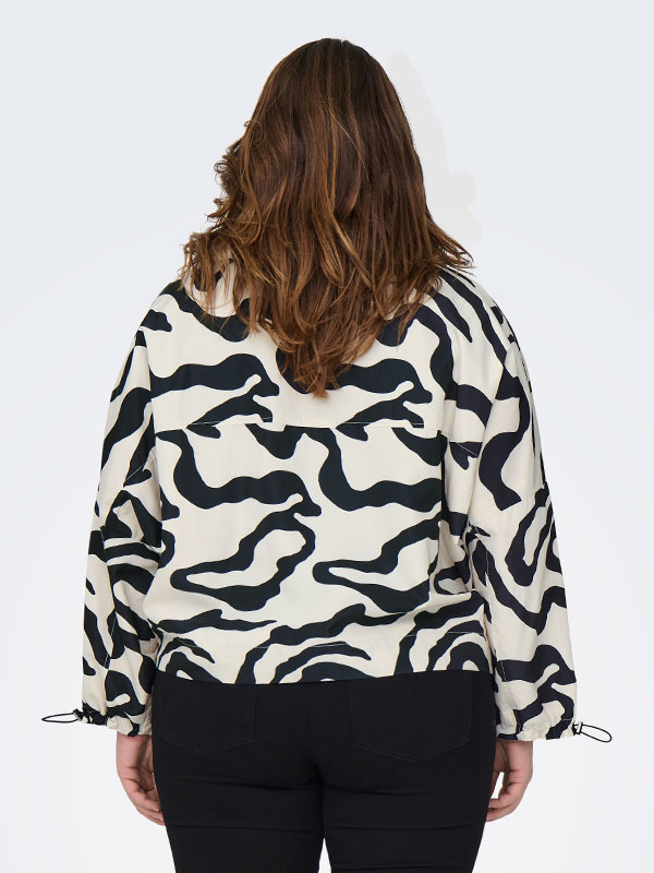 CARBETTY - Plus Size Jacket fra Only Carmakoma