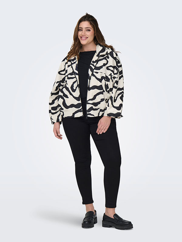 CARBETTY - Plus Size Jacket fra Only Carmakoma