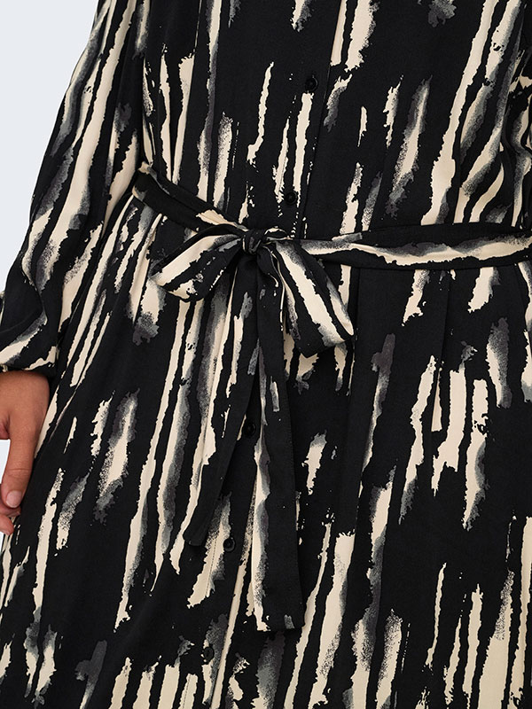 CARMIKAELA - Plus Size Dress fra Only Carmakoma