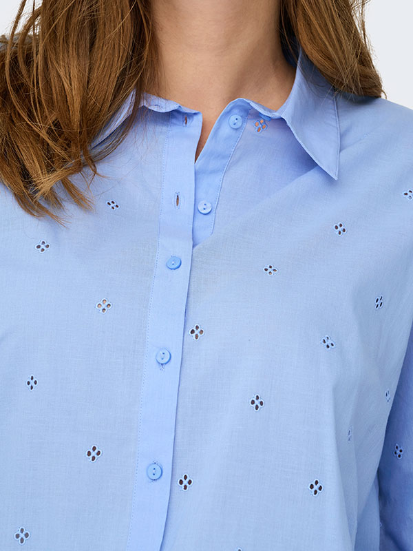 CARNEW - Plus Size Shirt fra Only Carmakoma