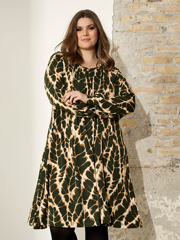 ACEY - Plus Size Dress fra Zhenzi
