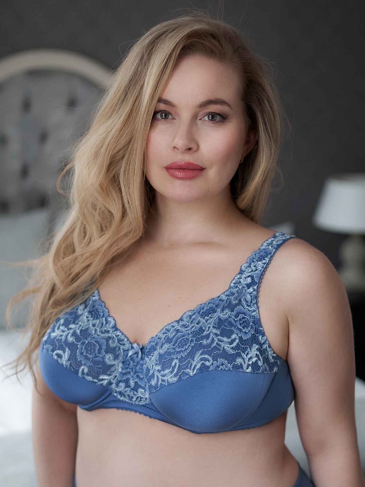 BEATE PLAIN - Plus Size Underwired bra fra Plaisir