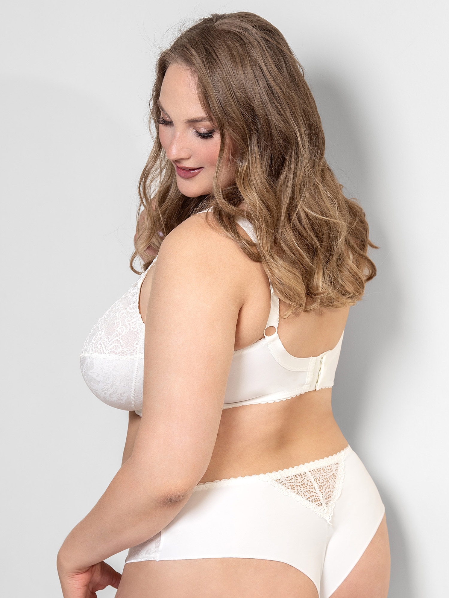 BEATE PLAIN - Plus Size Underwired bra fra Plaisir