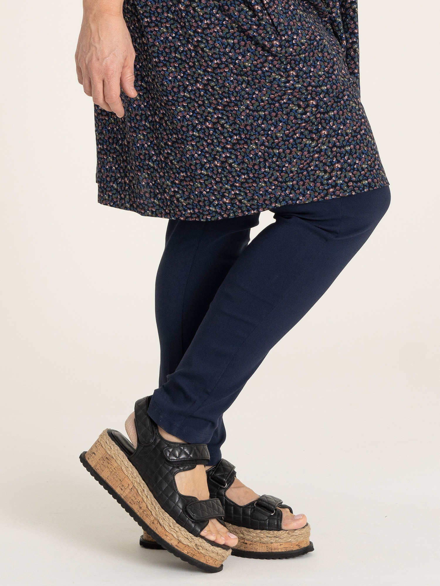 CLARA  - Plus Size Pants fra Gozzip