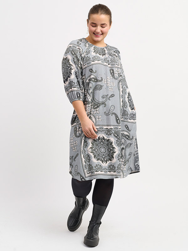 ADDIANE - Plus Size Dress fra Adia