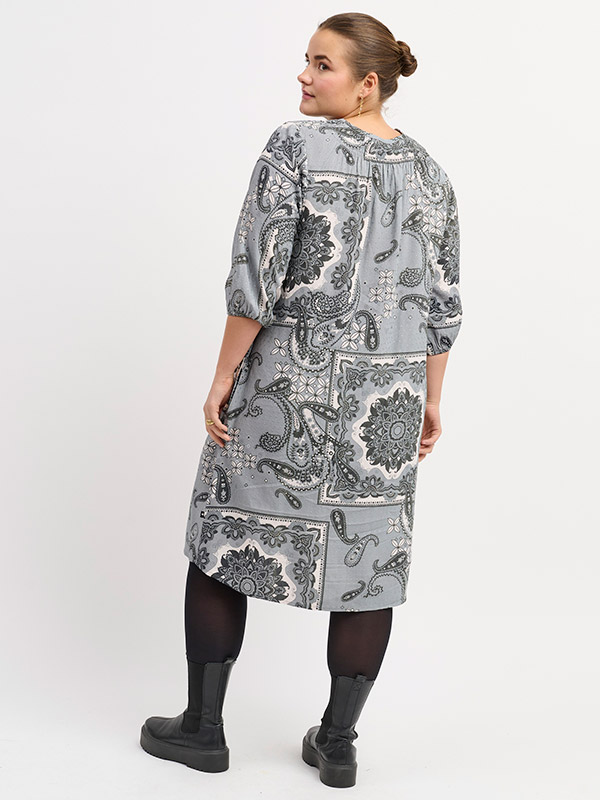 ADDIANE - Plus Size Dress fra Adia