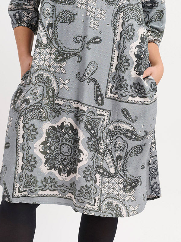 ADDIANE - Plus Size Dress fra Adia