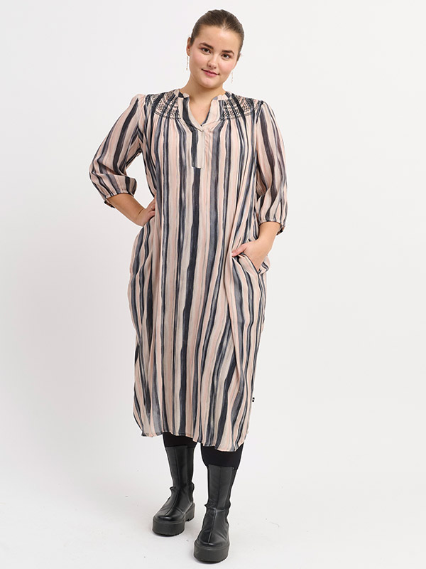ADDIDDE - Plus Size Dress fra Adia