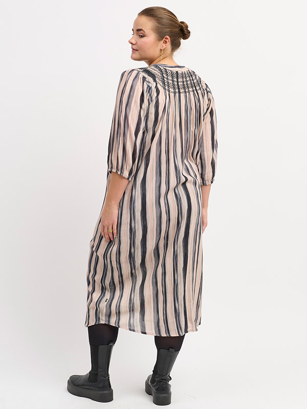 ADDIDDE - Plus Size Dress fra Adia