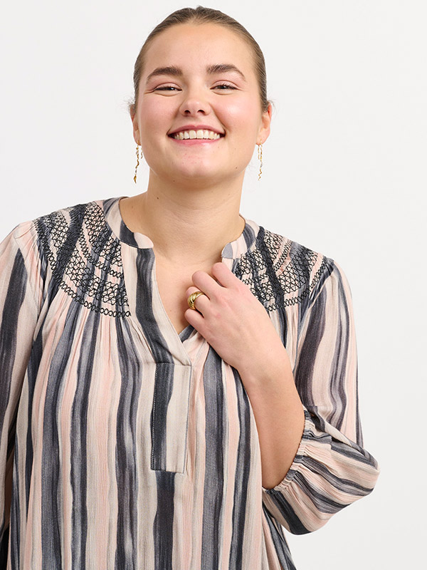 ADDIDDE - Plus Size Dress fra Adia