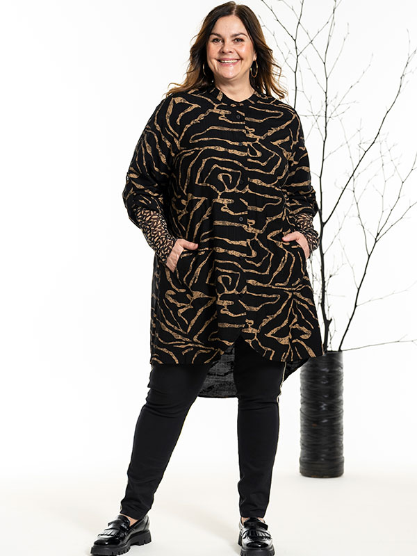 MONNA - Plus Size Tunic fra Gozzip