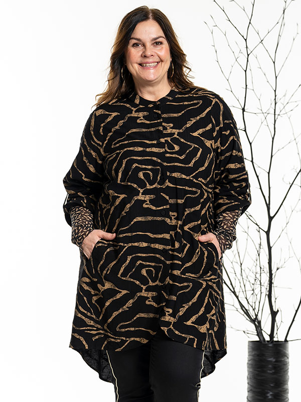 MONNA - Plus Size Tunic fra Gozzip