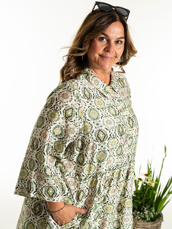ANN-LOUISE - Plus Size Dress fra Gozzip