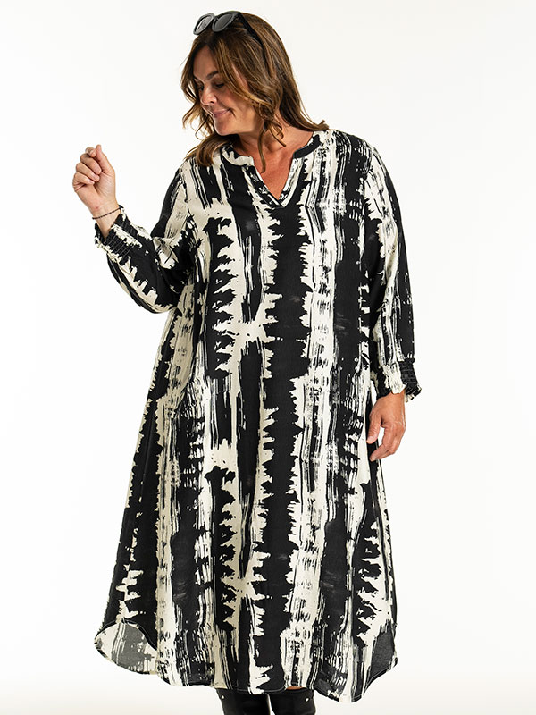 VALDIS - Plus Size Dress fra Gozzip