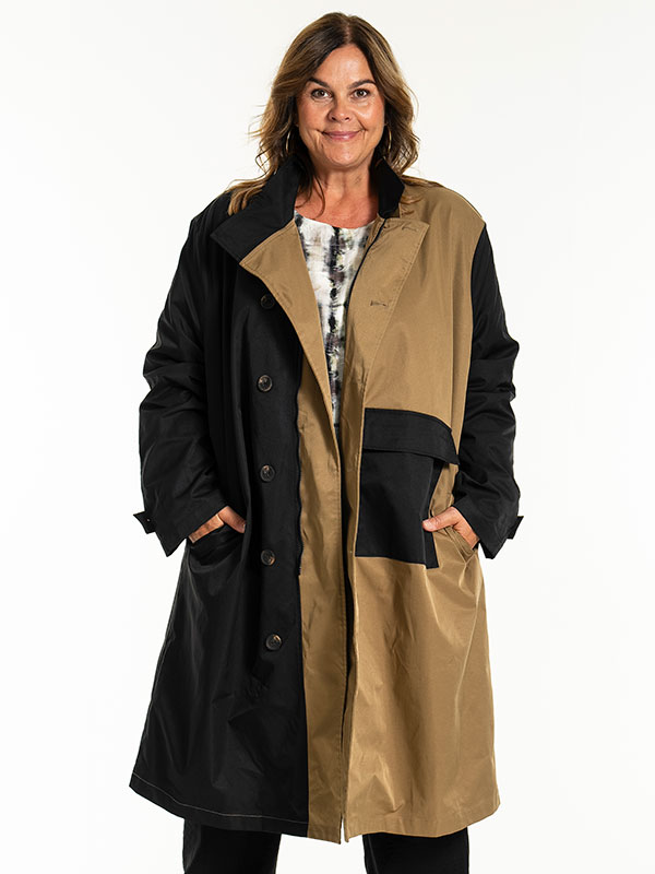 JULLA - Plus Size Coat fra Gozzip