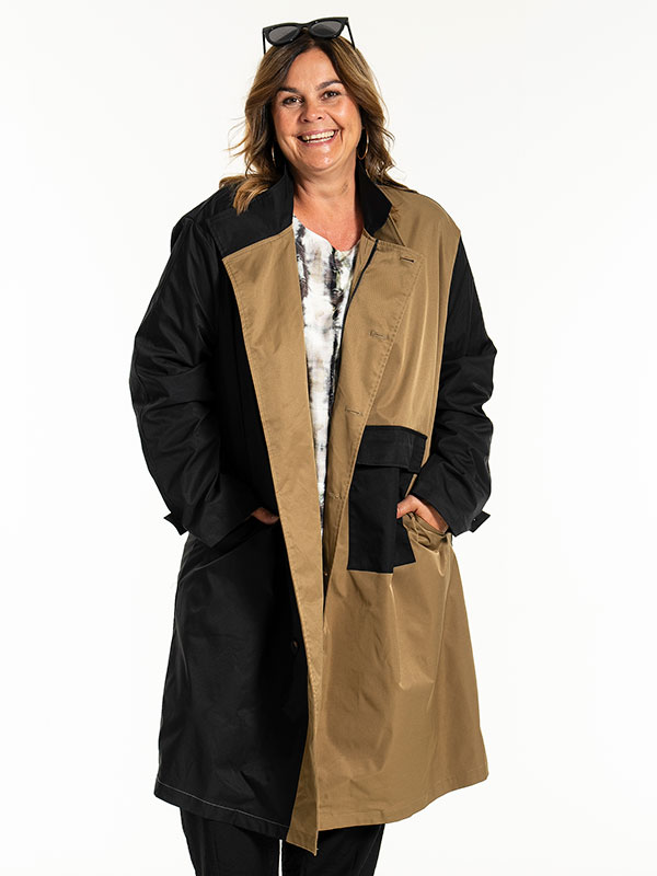 JULLA - Plus Size Coat fra Gozzip