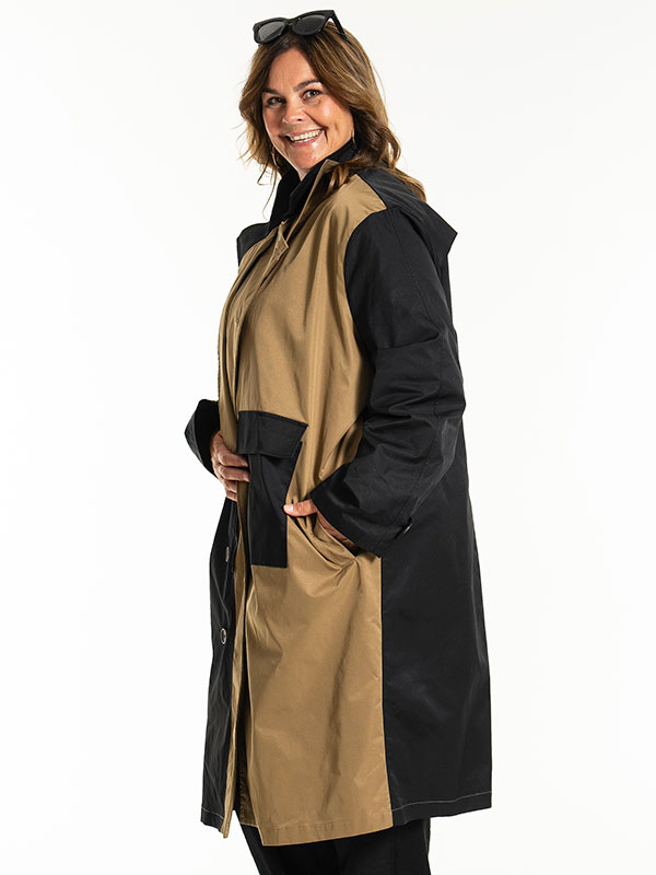 JULLA - Plus Size Coat fra Gozzip