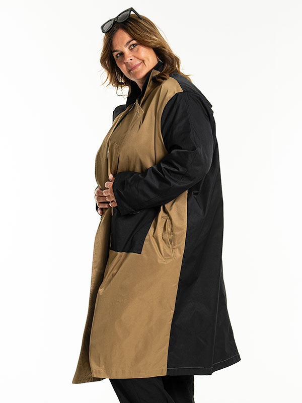 JULLA - Plus Size Coat fra Gozzip