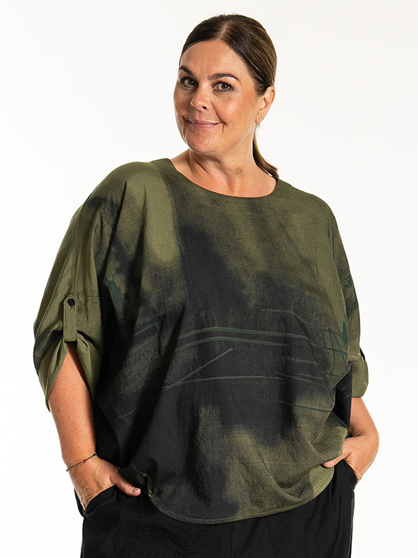 KLEO - Plus Size Blouse fra Gozzip Black