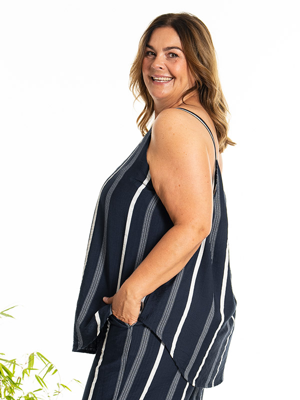 KARLA - Plus Size Top fra Gozzip