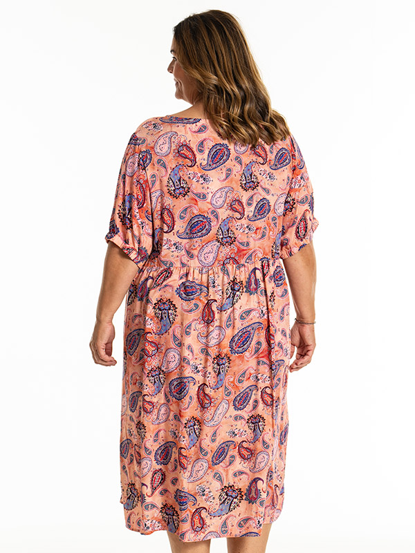 KARNELIA - Plus Size Dress fra Gozzip