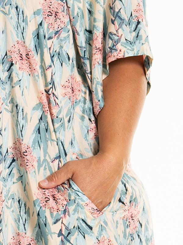 KERSTINE - Plus Size Dress fra Gozzip
