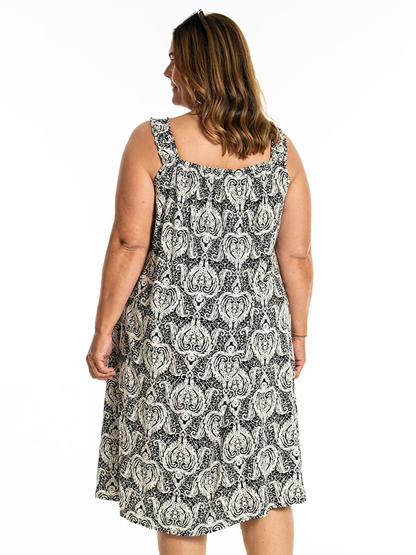 KARLINA - Plus Size Dress fra Gozzip