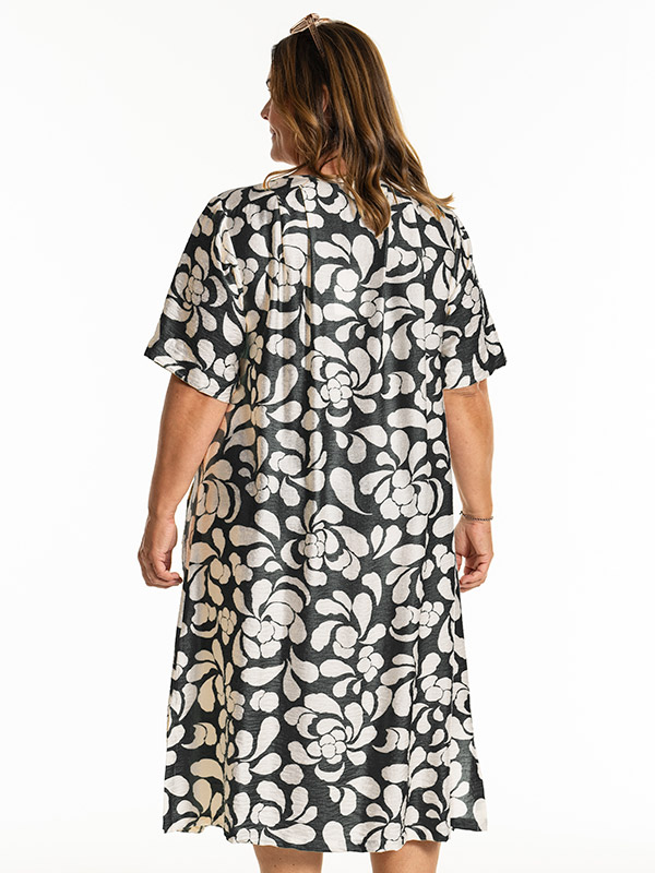 KHANDRA - Plus Size Dress fra Gozzip