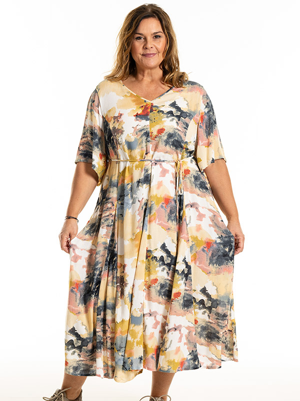 MAJA - Plus Size Dress fra Gozzip