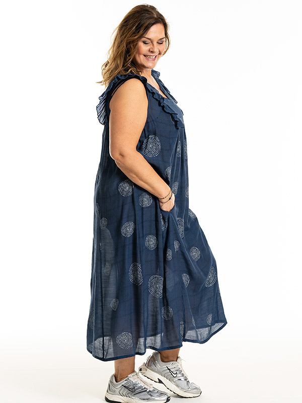 MAIKEN - Plus Size Dress fra Gozzip
