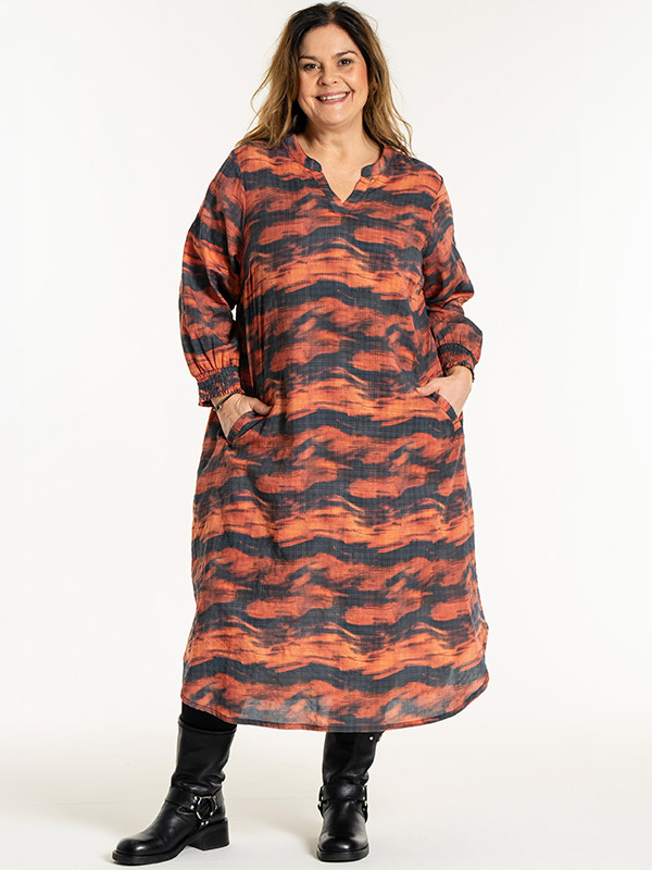 GVALDIS - Plus Size Dress fra Gozzip