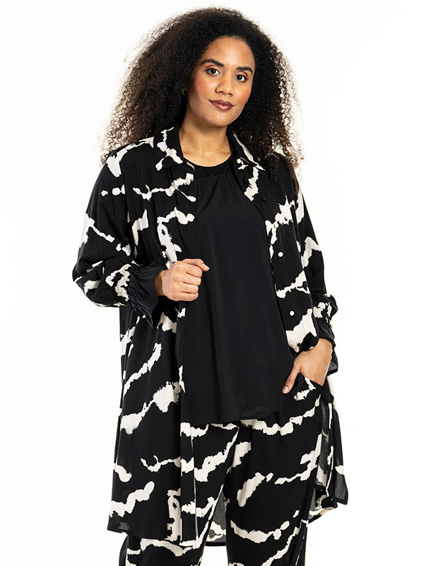 EMILIE - Plus Size Shirt fra Studio