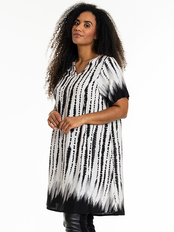 BIRGITTE - Plus Size Dress fra Studio