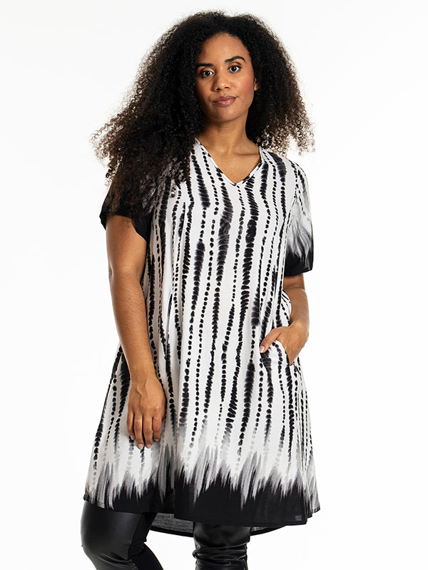 BIRGITTE - Plus Size Dress fra Studio