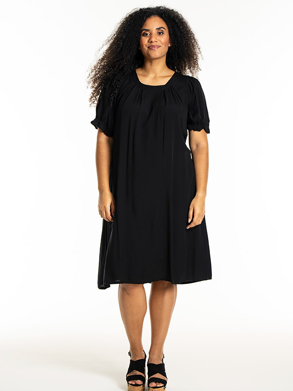 LOUISE - Plus Size Dress fra Studio