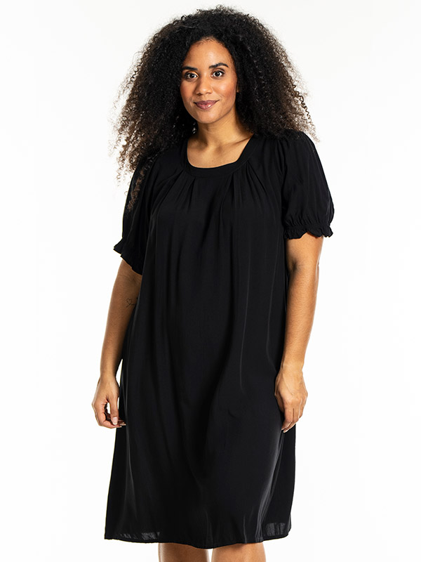 LOUISE - Plus Size Dress fra Studio