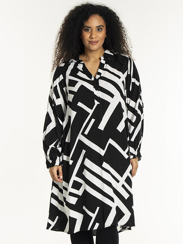 GUNDA - Plus Size Dress fra Studio