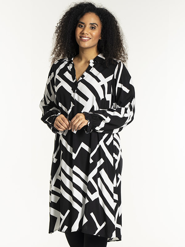 GUNDA - Plus Size Dress fra Studio