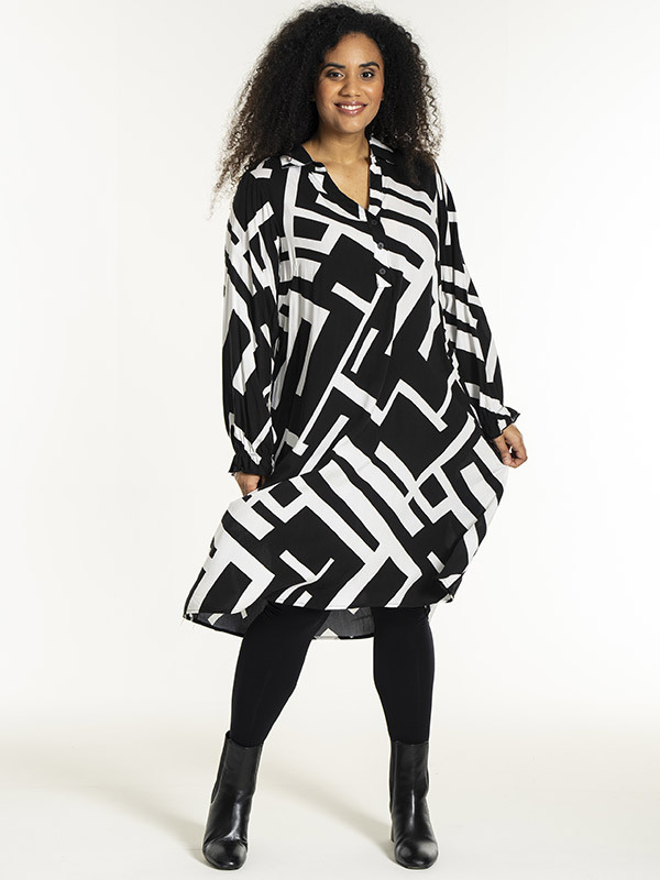GUNDA - Plus Size Dress fra Studio