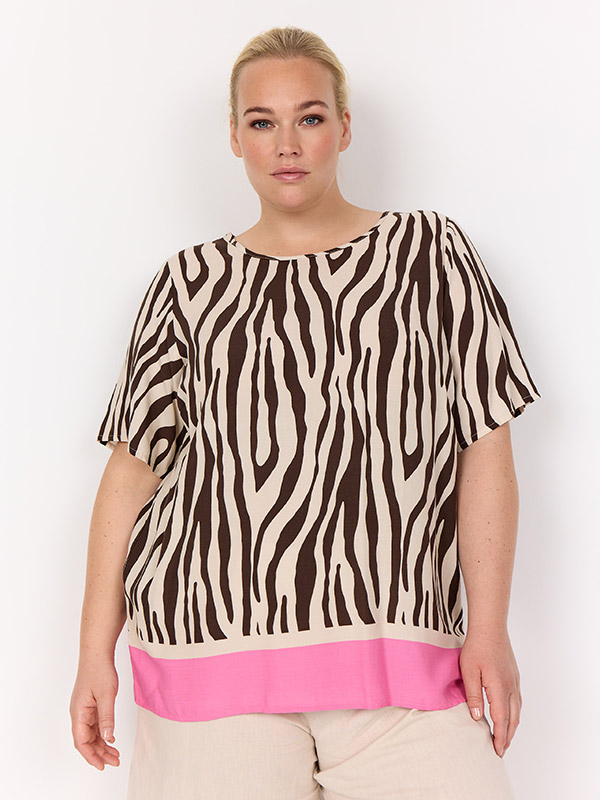WA-MANDIE - Plus Size T-shirt fra Wasabi Concept