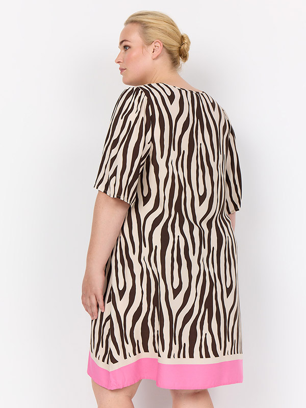 WA-MANDIE - Plus Size Dress fra Wasabi Concept